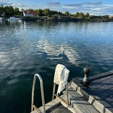 Waterfront On Idyllic Rosholmen 別荘